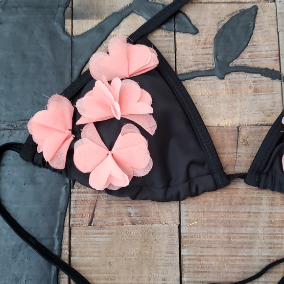 Triangle Bikini Top with Flowers Black/Pink - Picture 2 of 7